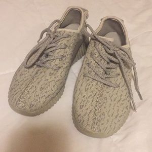 Adidas Yeezy size 5